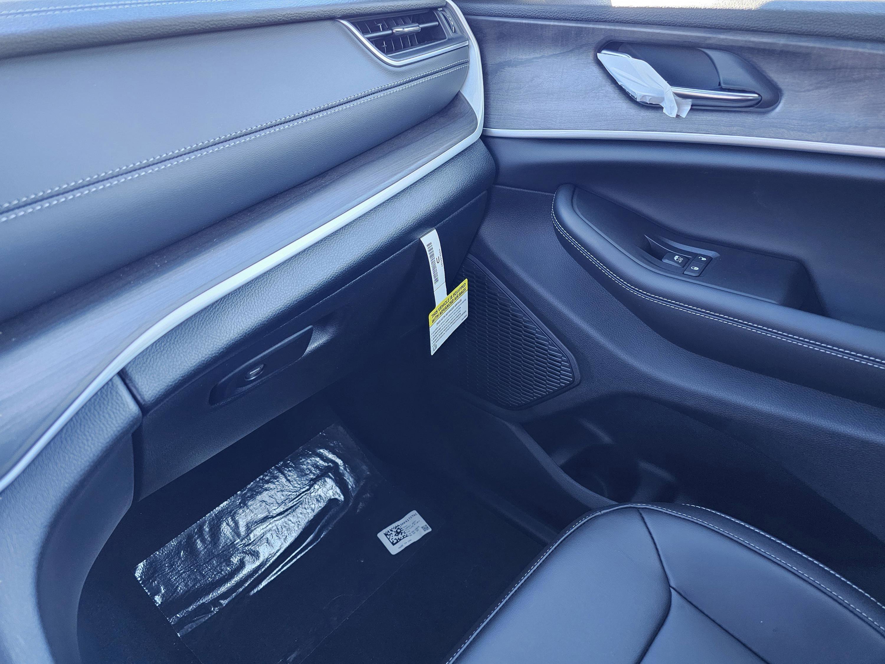 New 2025 Jeep Grand Cherokee L Limited image 28