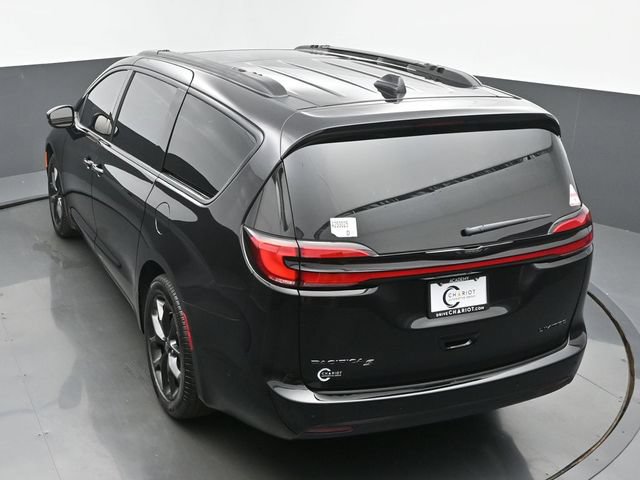 New 2025 Chrysler Pacifica Limited FWD image 41