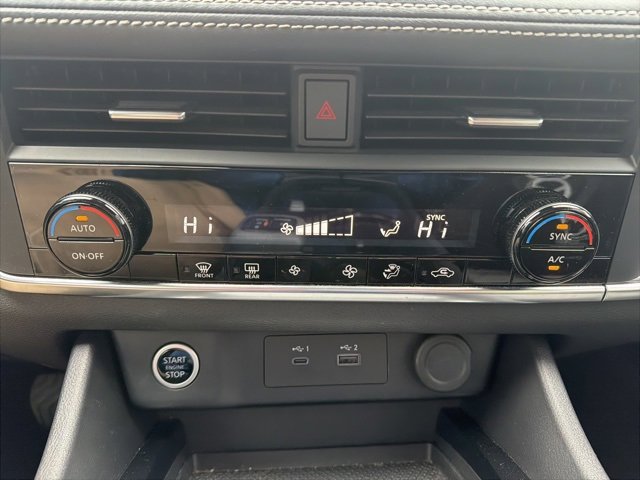 Used 2023 Nissan Rogue SV image 16