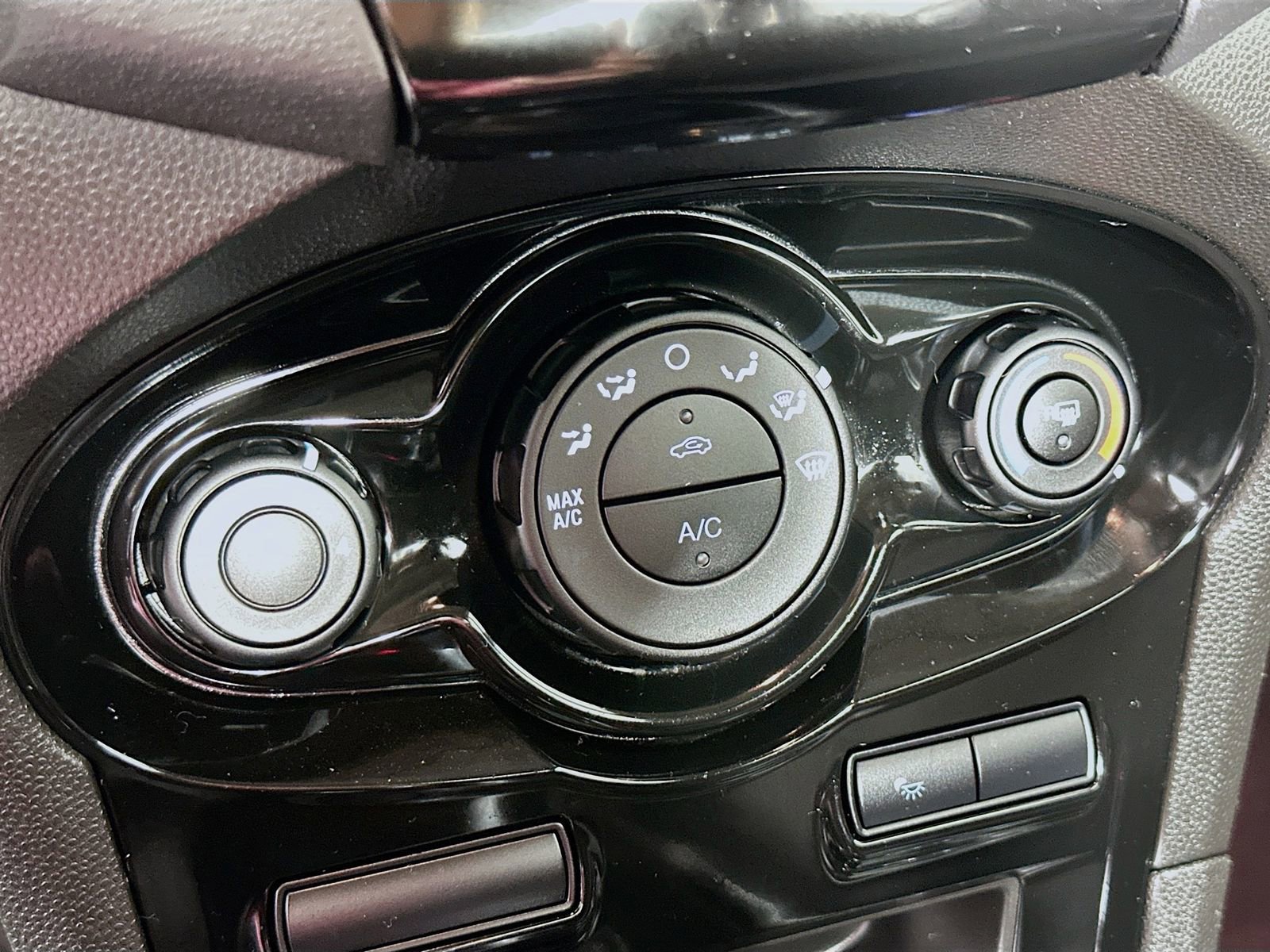 Used 2019 Ford Fiesta SE w/ Equipment Group 201A image 16