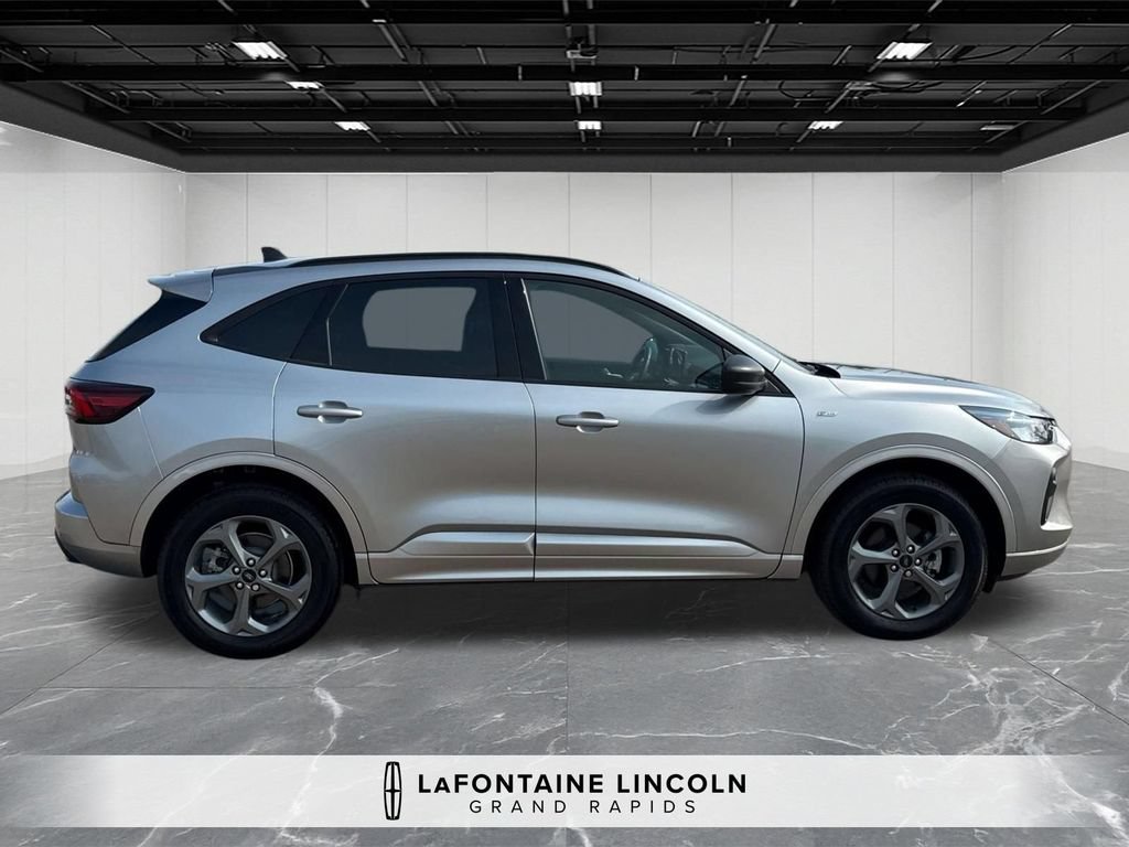 Used 2023 Ford Escape ST-Line w/ Tech Pack #1 AWD/4WD image 6