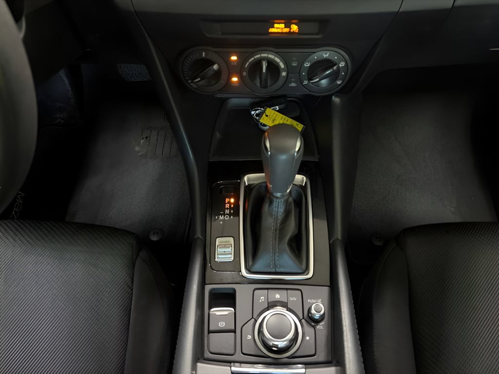 Used 2018 MAZDA MAZDA3 Sport FWD image 12