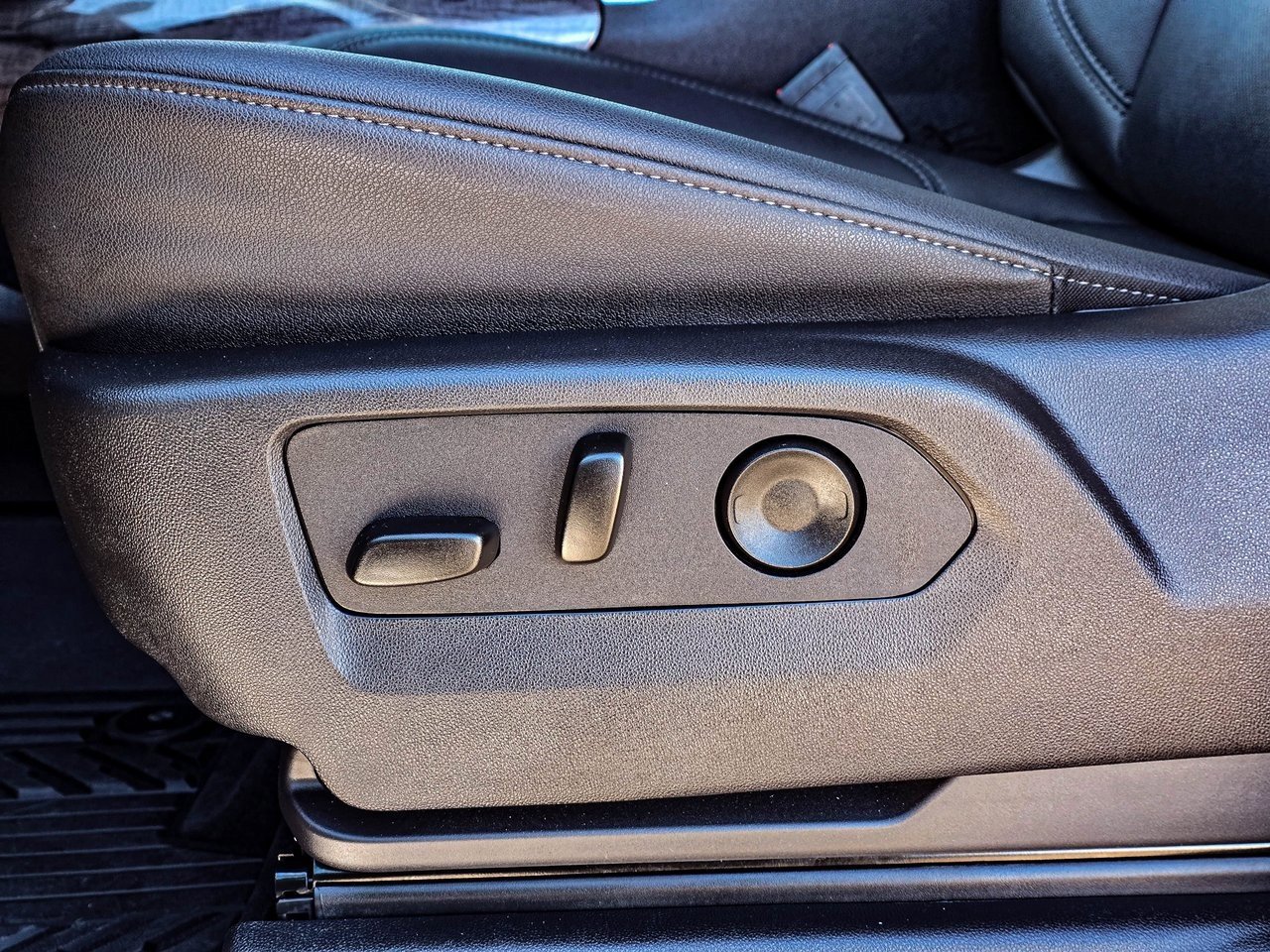 Used 2026 Chevrolet Silverado 2500 LTZ w/ LTZ Plus Package image 24