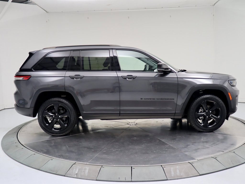 Used 2022 Jeep Grand Cherokee Altitude image 6