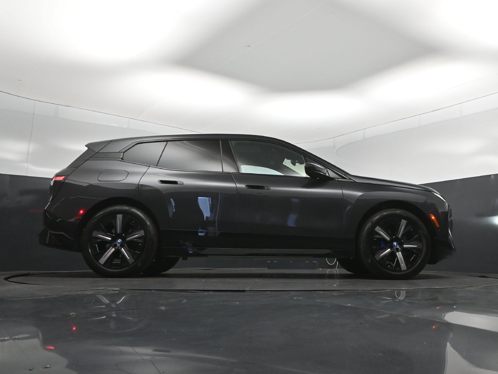 Certified 2024 BMW iX xDrive50 w/ Premium Package AWD/4WD image 43