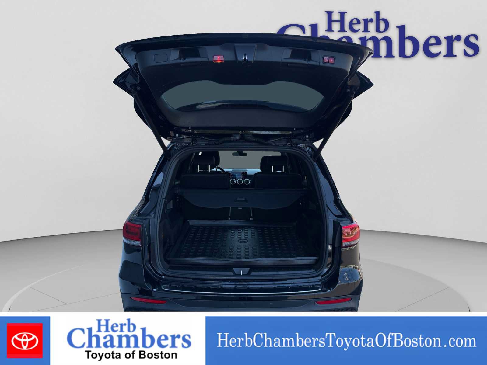 Used 2022 Mercedes-Benz GLB 250 4MATIC image 4