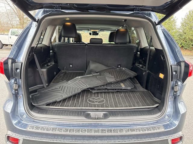 Used 2017 Toyota Highlander XLE image 12
