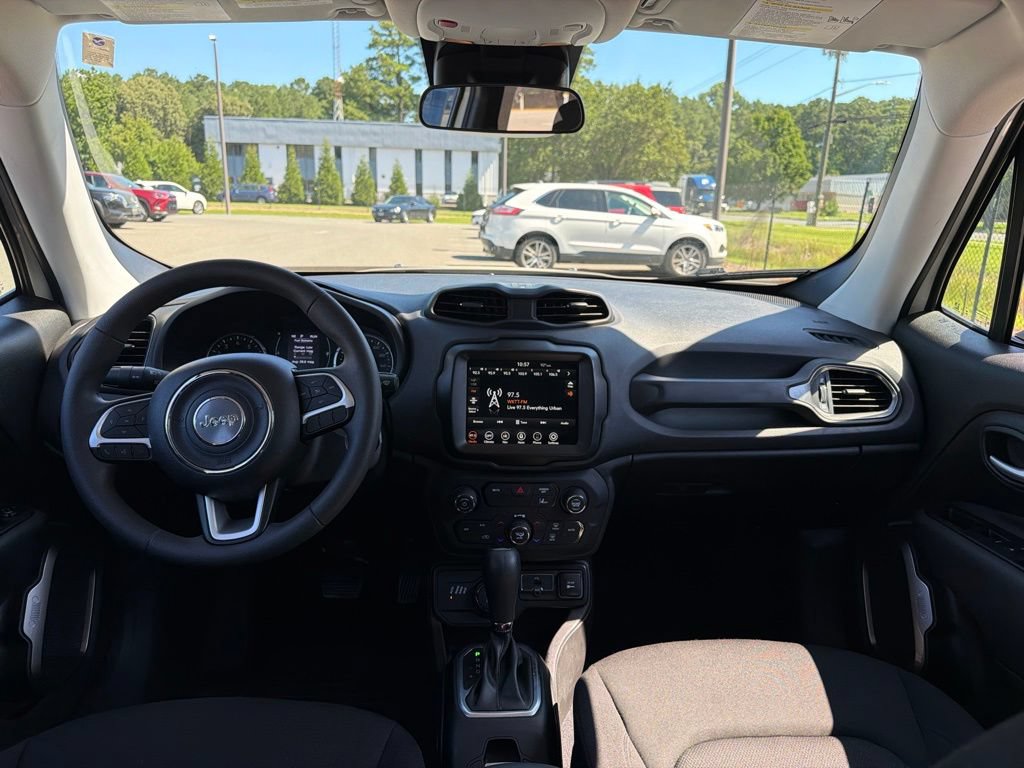 Used 2023 Jeep Renegade Latitude AWD/4WD image 8