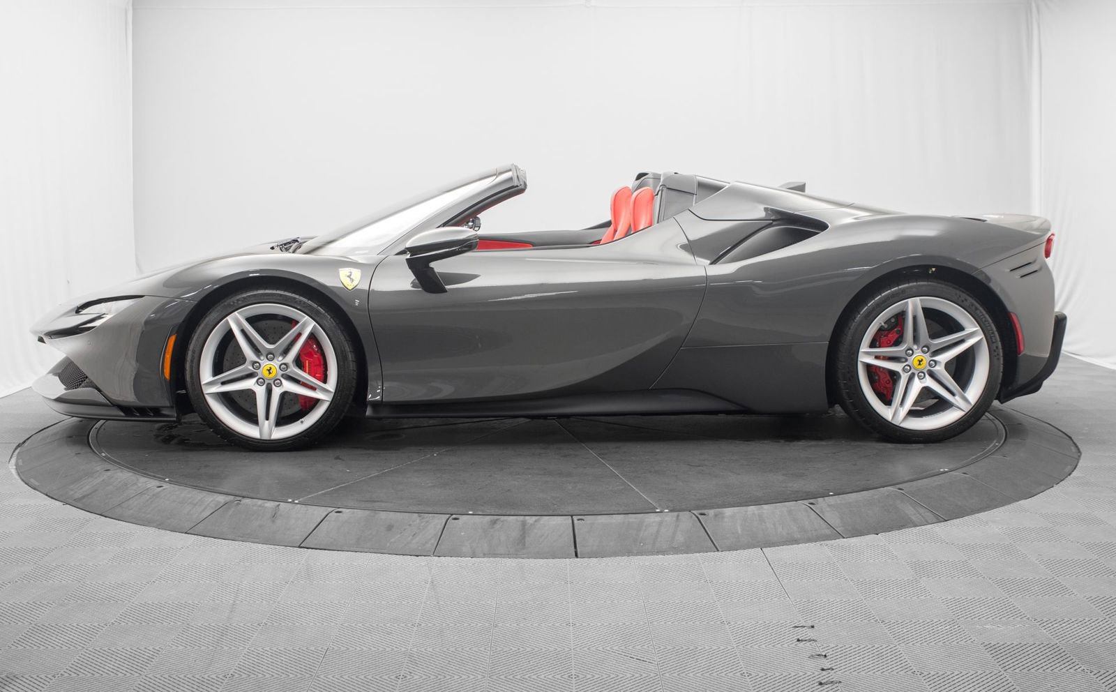 Used 2024 Ferrari SF90 Spider AWD/4WD image 6