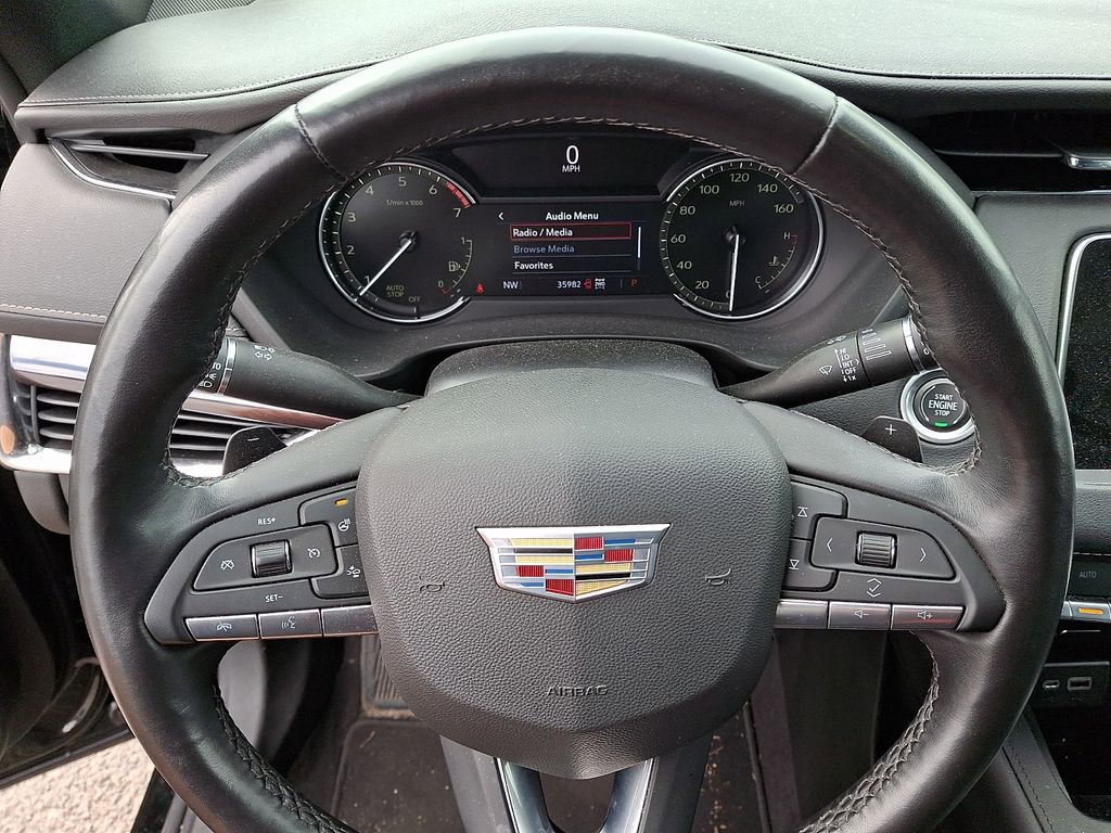 Used 2023 Cadillac XT4 Luxury w/ Cold Weather Package AWD/4WD image 18