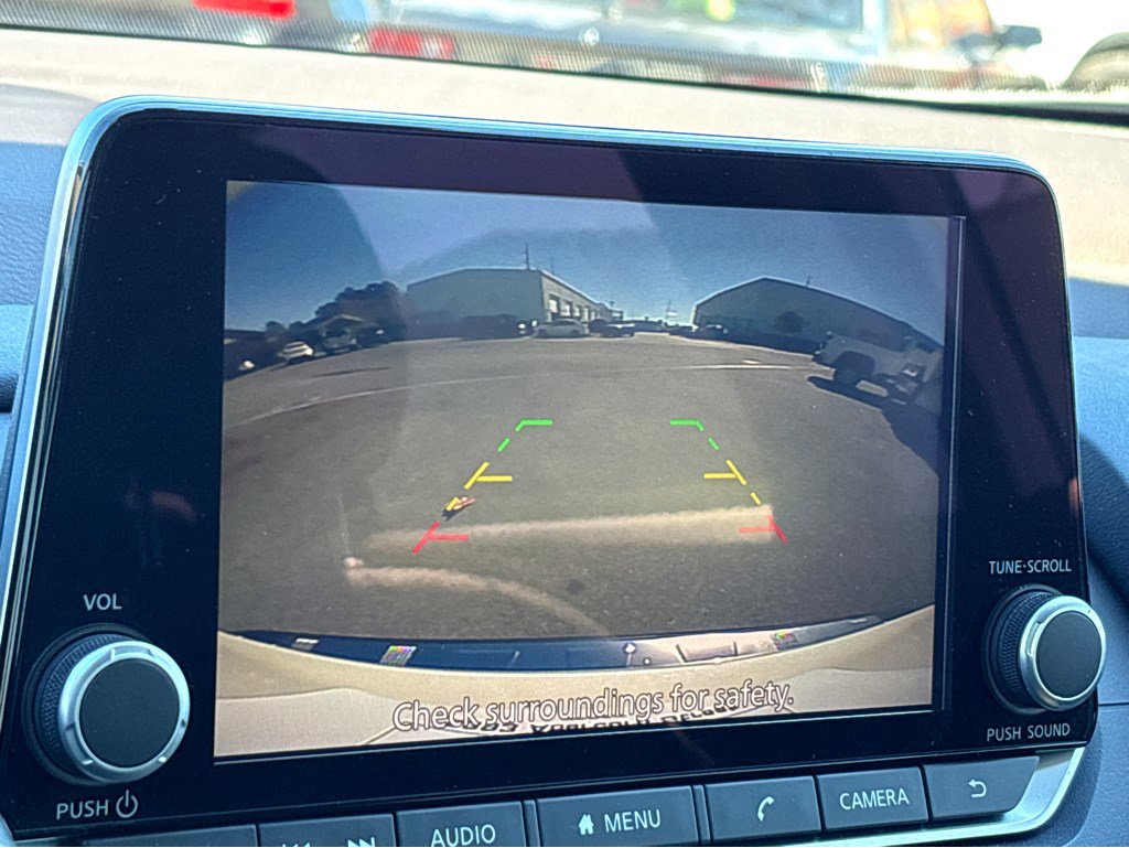 Used 2023 Nissan Rogue SV image 9