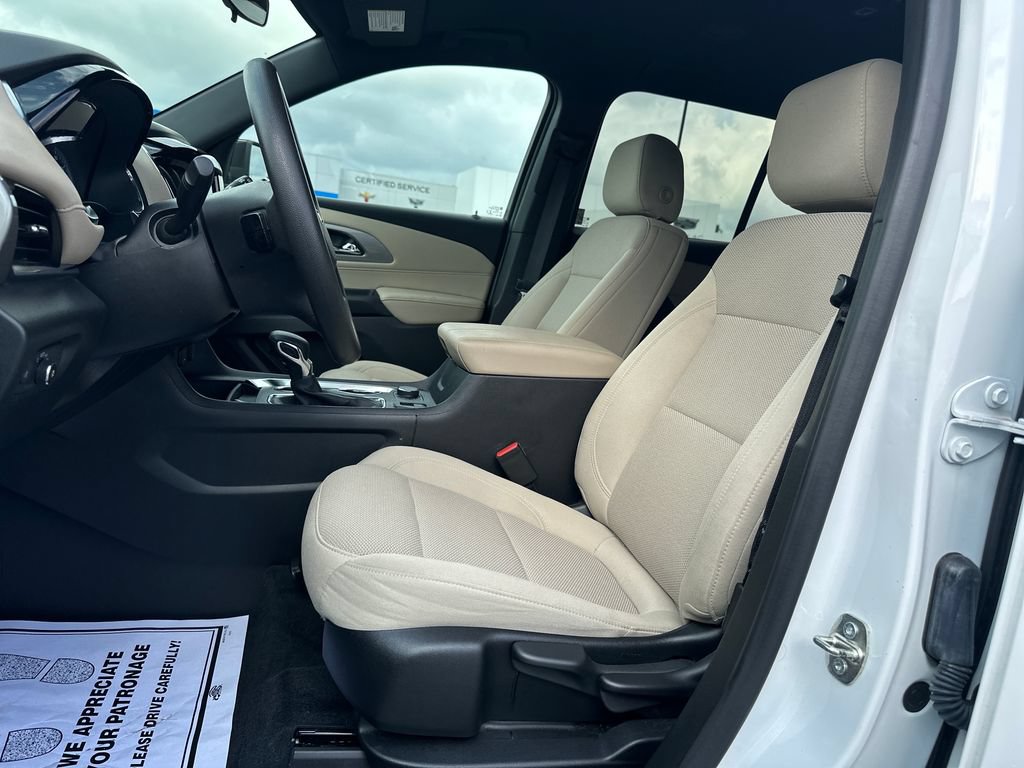 Used 2023 Chevrolet Traverse LS FWD image 13