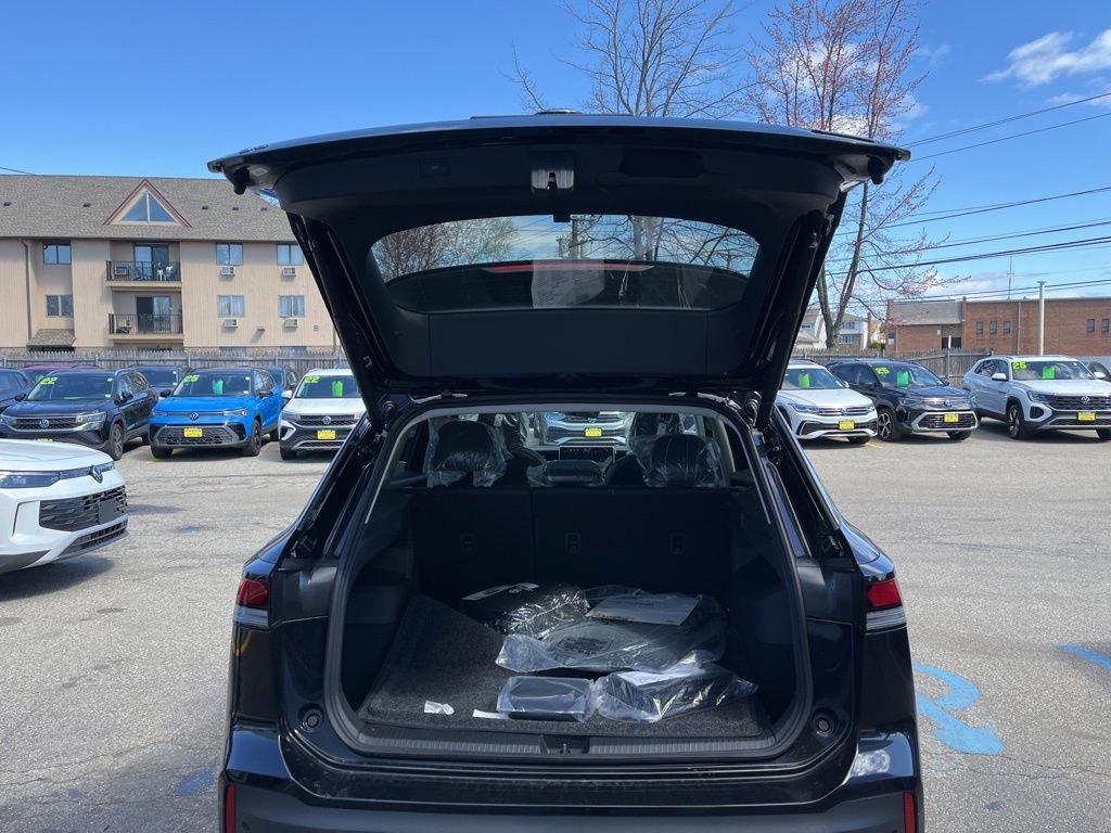 New 2026 Volkswagen Tiguan SE image 13