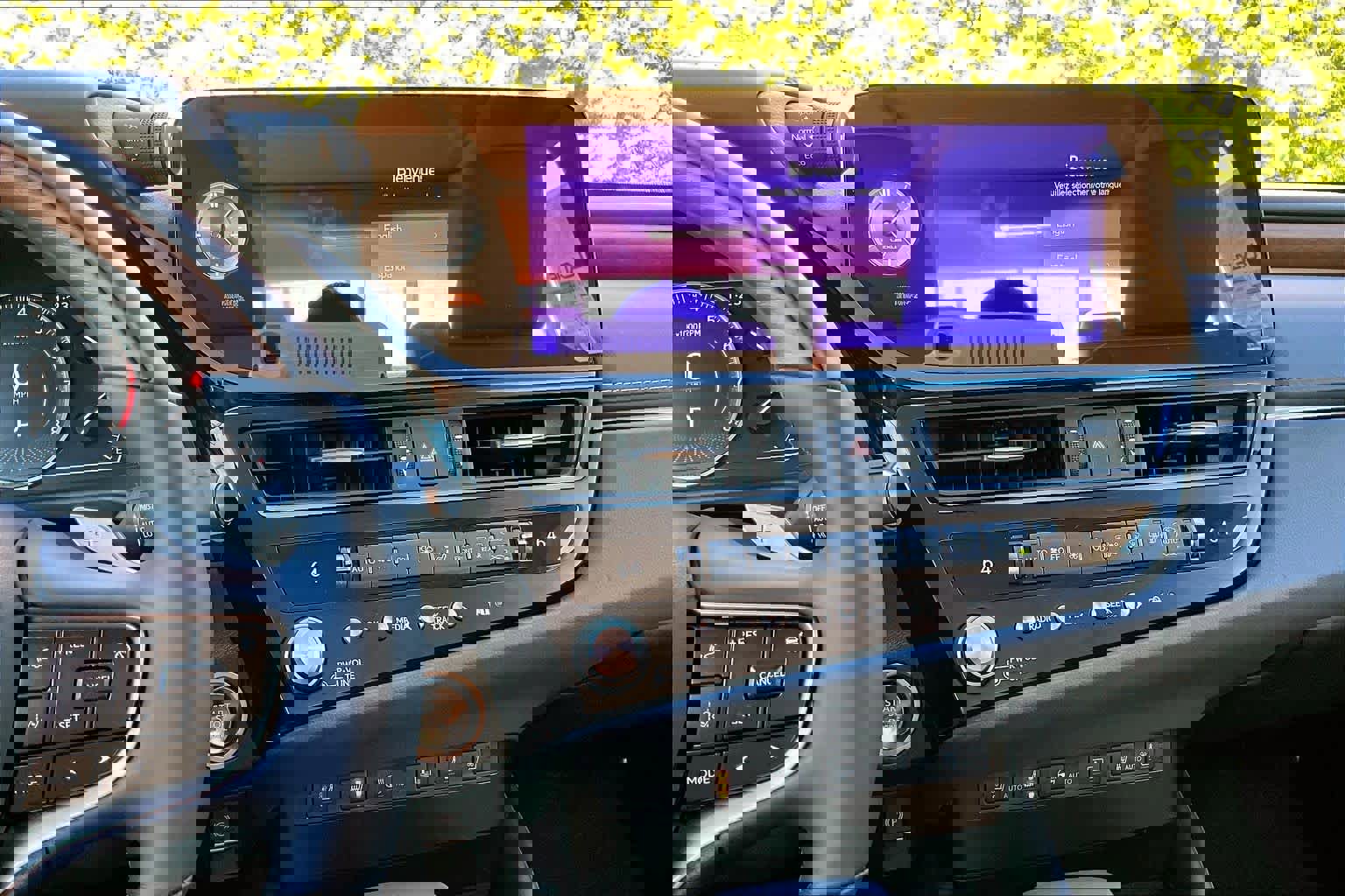 New 2025 Lexus ES 350 Ultra Luxury image 6