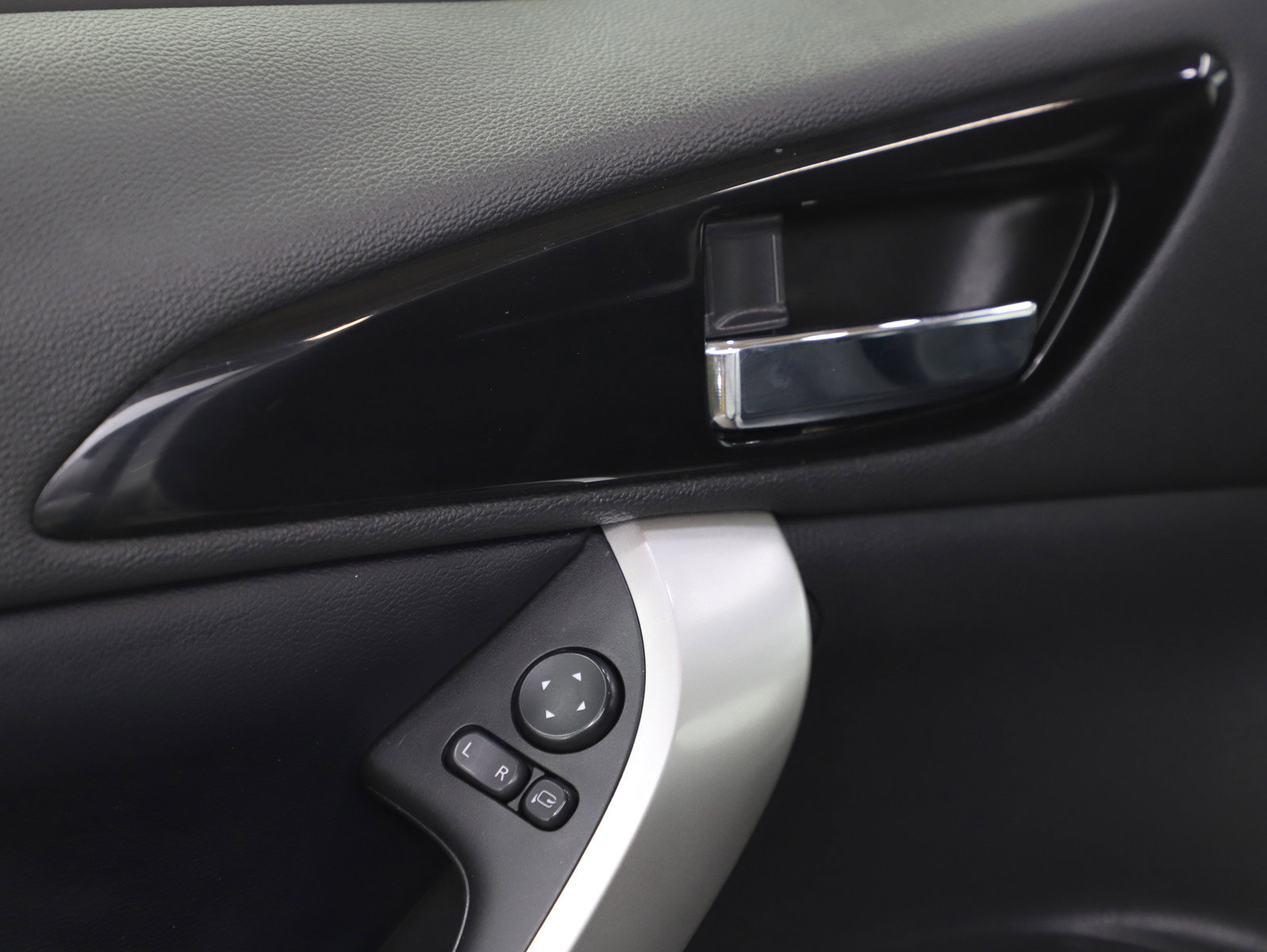 Used 2025 Mitsubishi Eclipse Cross SE image 24