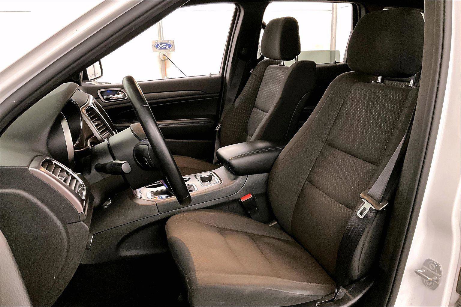 Used 2018 Jeep Grand Cherokee Laredo image 24