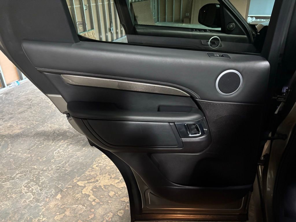 Used 2017 Land Rover Discovery HSE Luxury image 15