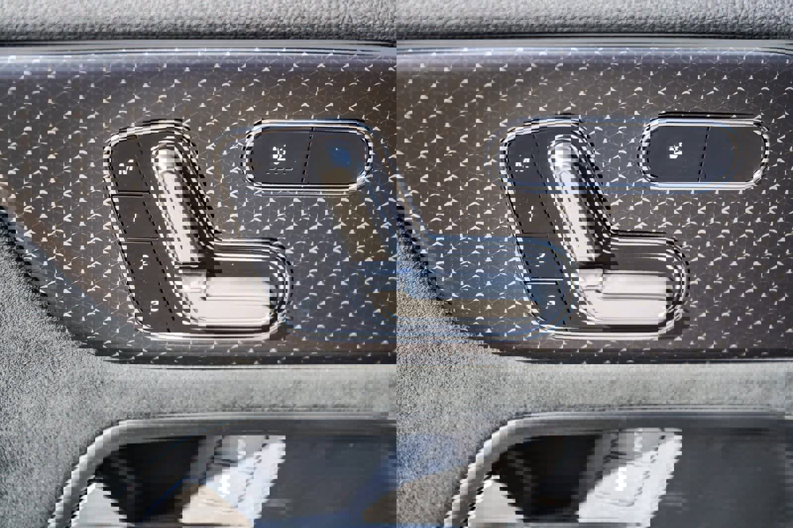 Used 2024 Mercedes-Benz EQB 300 4MATIC image 25