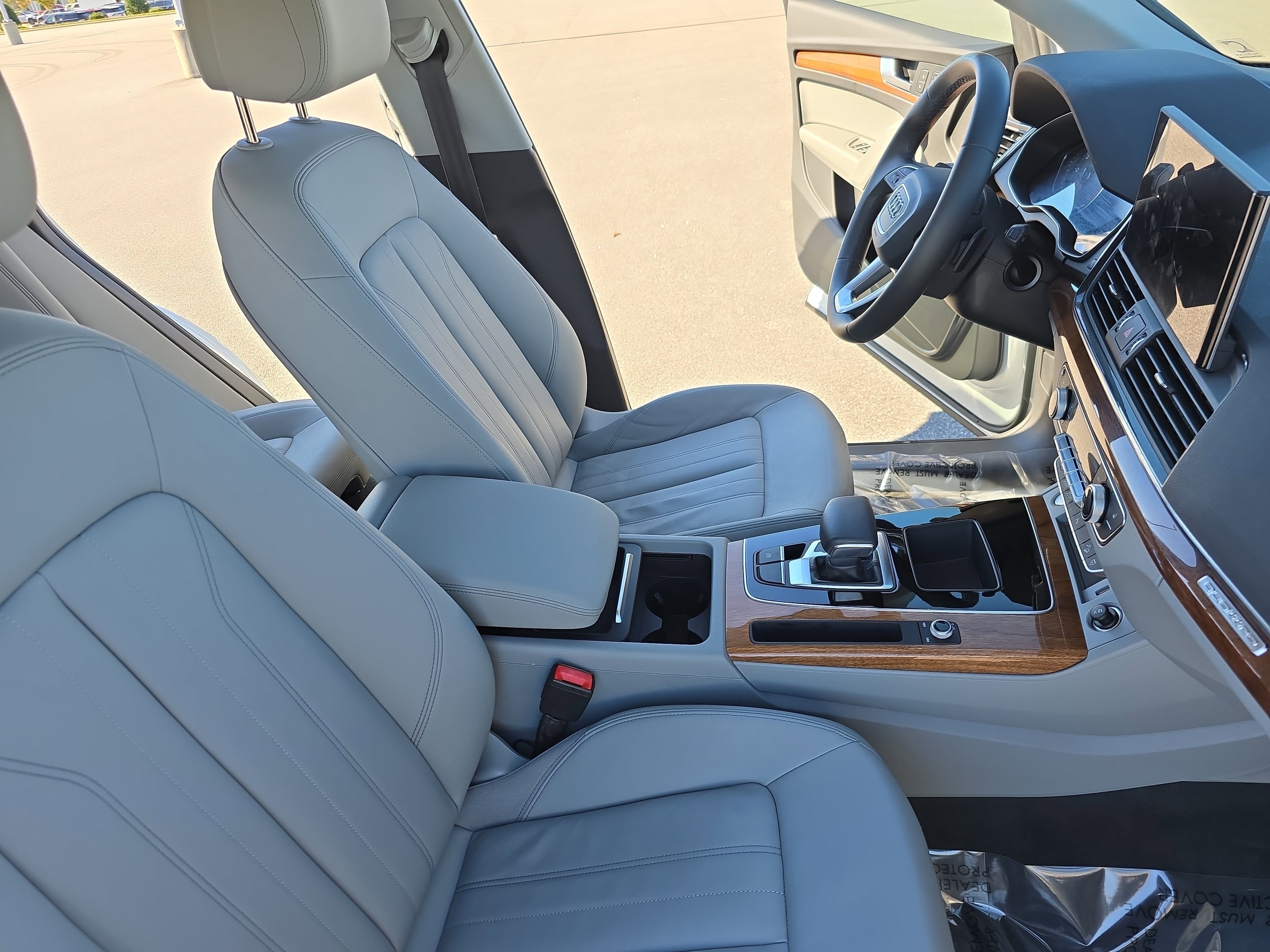 Used 2022 Audi Q5 2.0T Premium w/ Convenience Package image 10