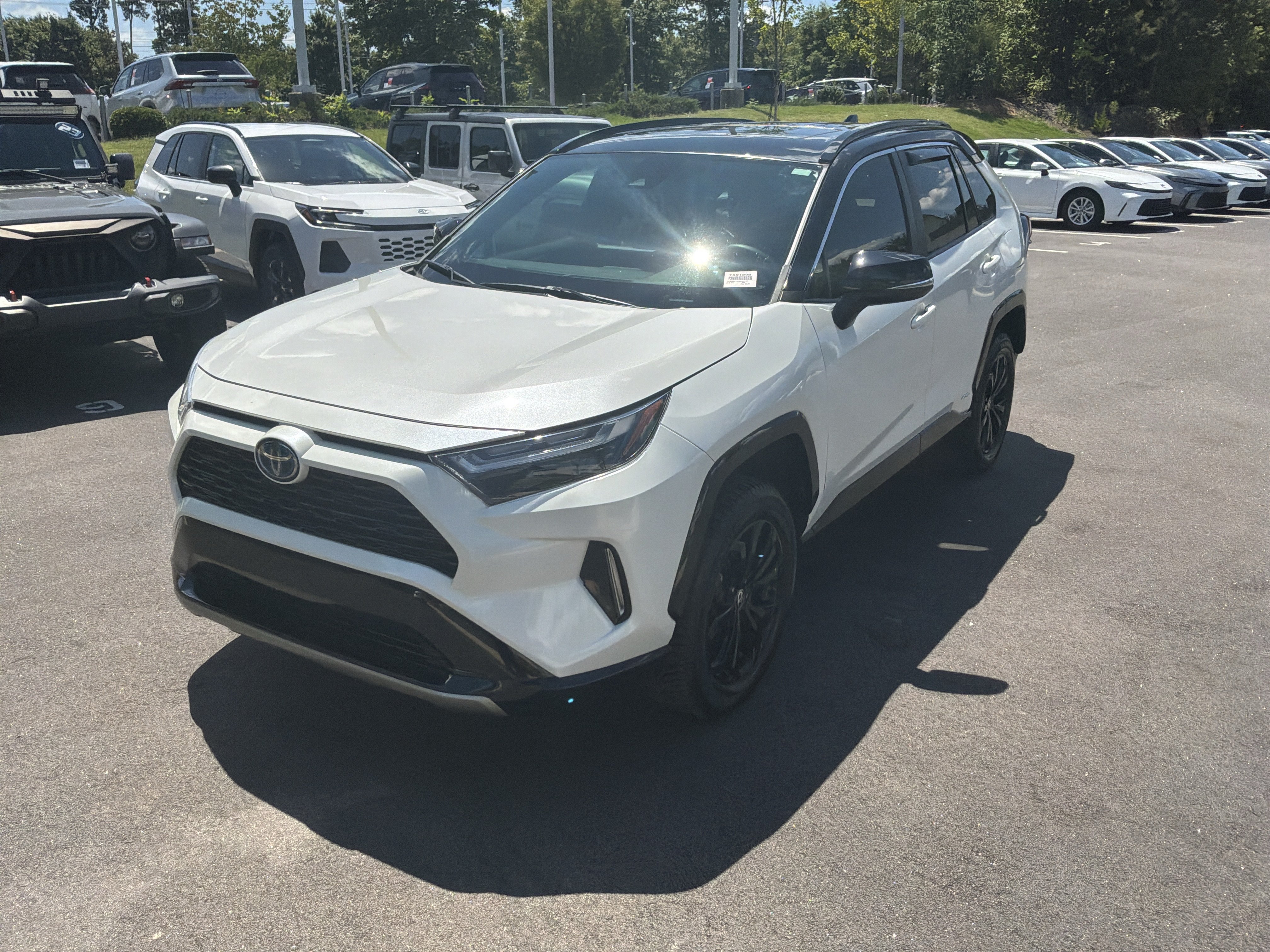 Used 2022 Toyota RAV4 XSE AWD/4WD image 5