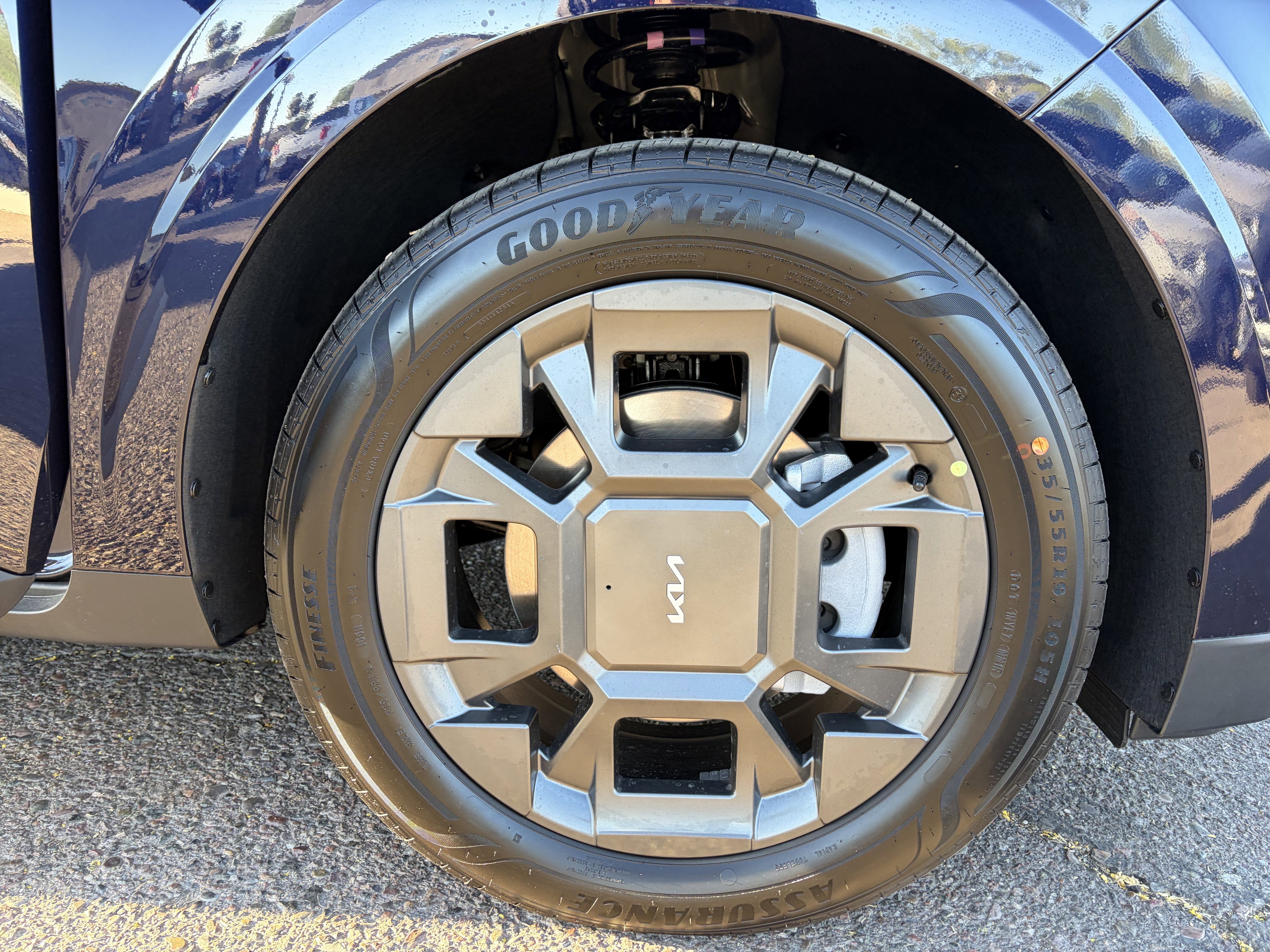 New 2026 Kia Carnival EX image 7