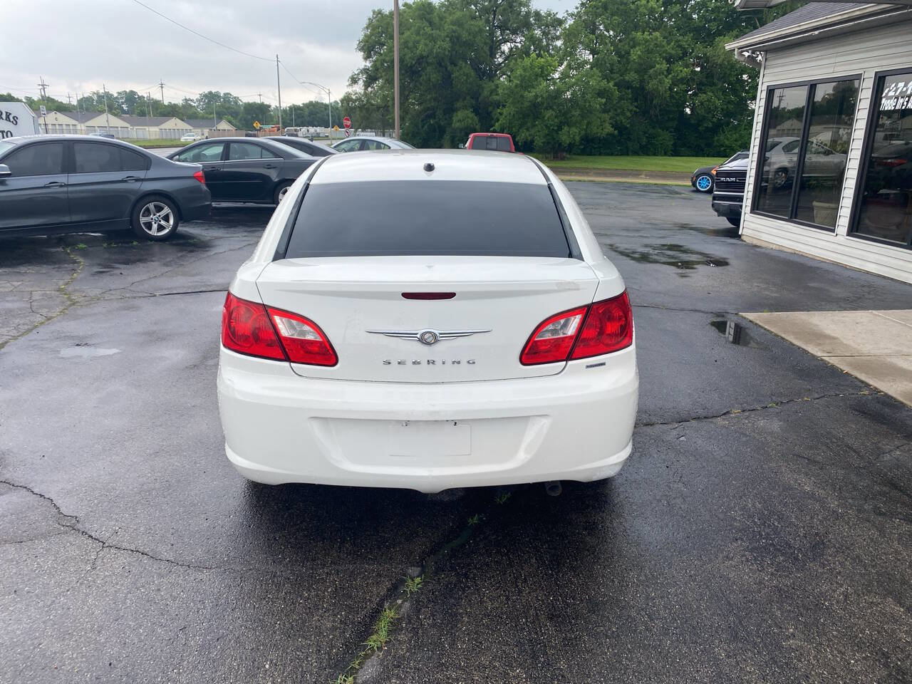 Used 2010 Chrysler Sebring Touring image 3
