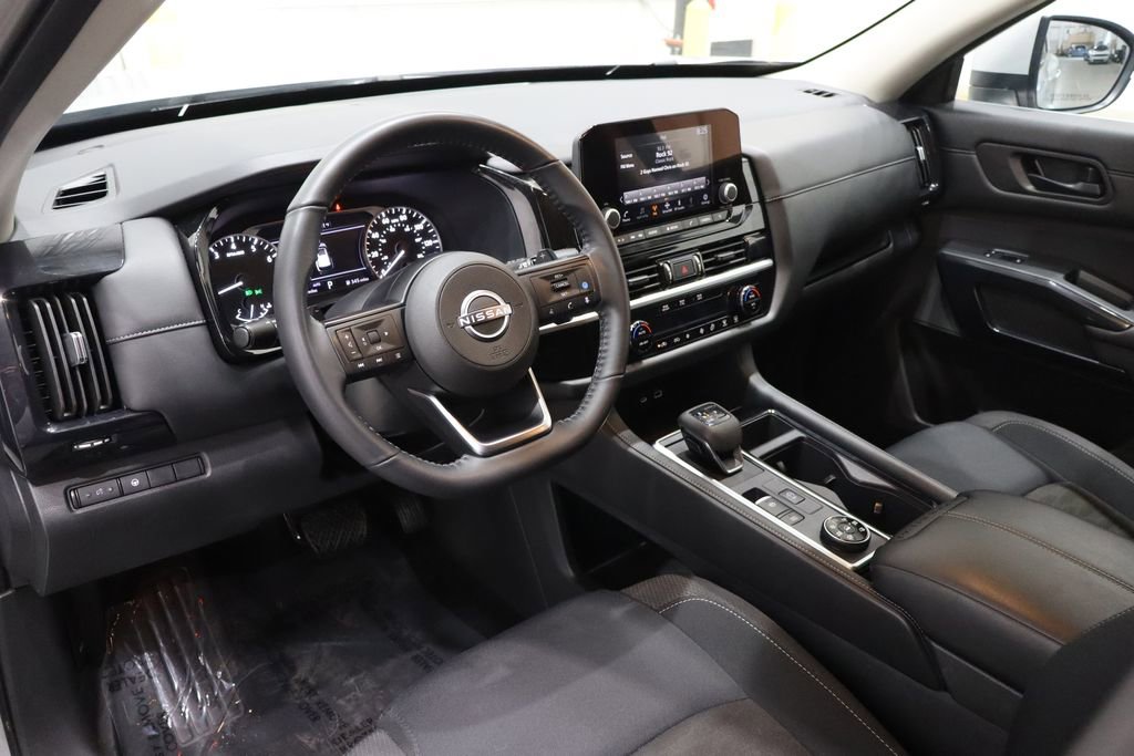 Used 2024 Nissan Pathfinder SV image 23