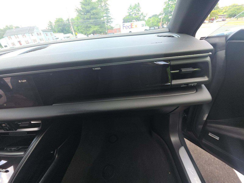 Used 2025 Porsche Macan 4 Electric AWD/4WD image 14