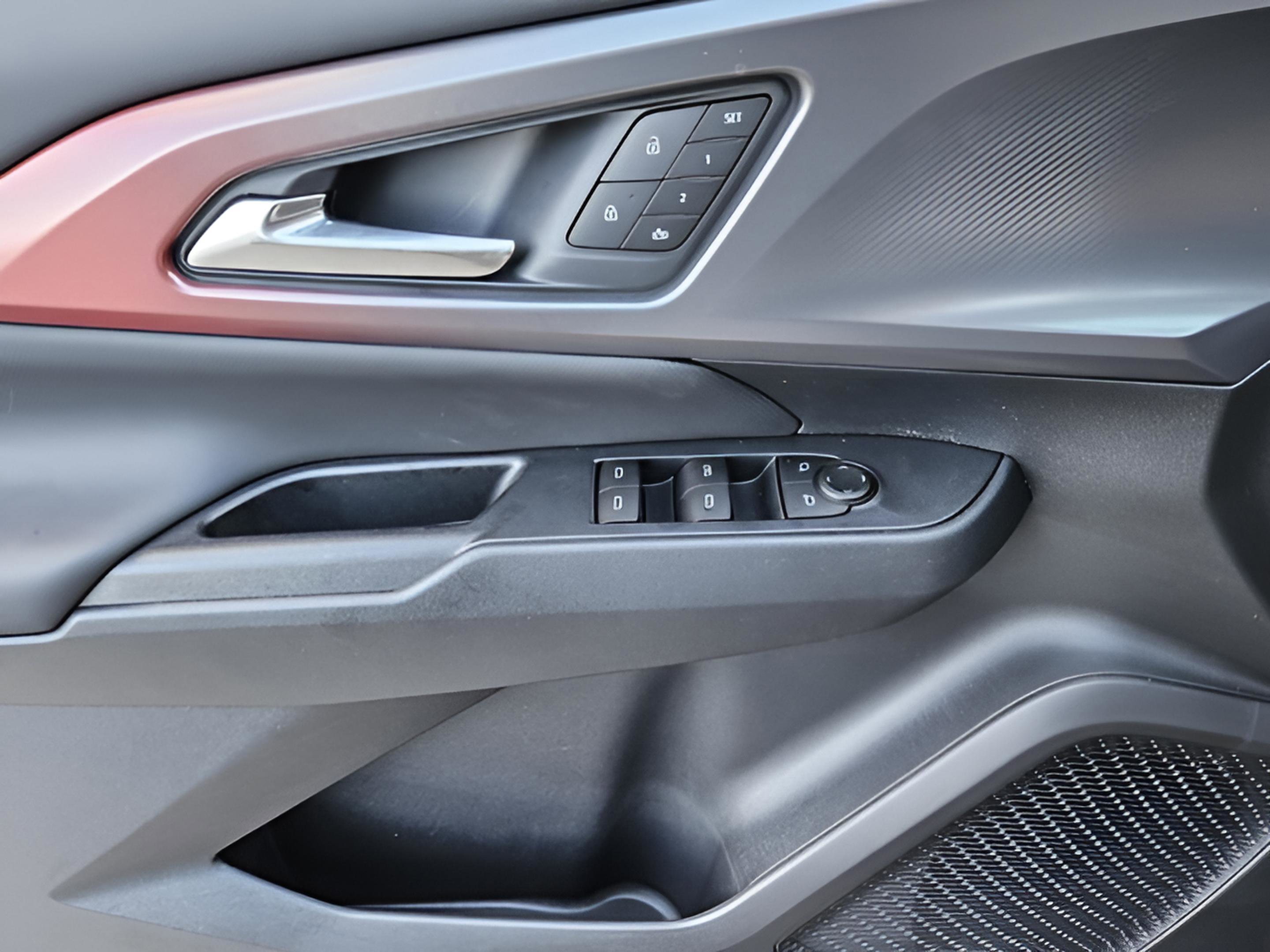 New 2025 Chevrolet Equinox EV RS w/ Convenience Package II image 11