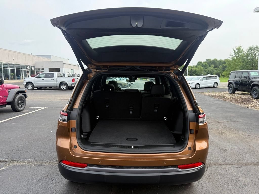New 2026 Jeep Grand Cherokee Limited w/ Limited Altitude Package AWD/4WD image 42