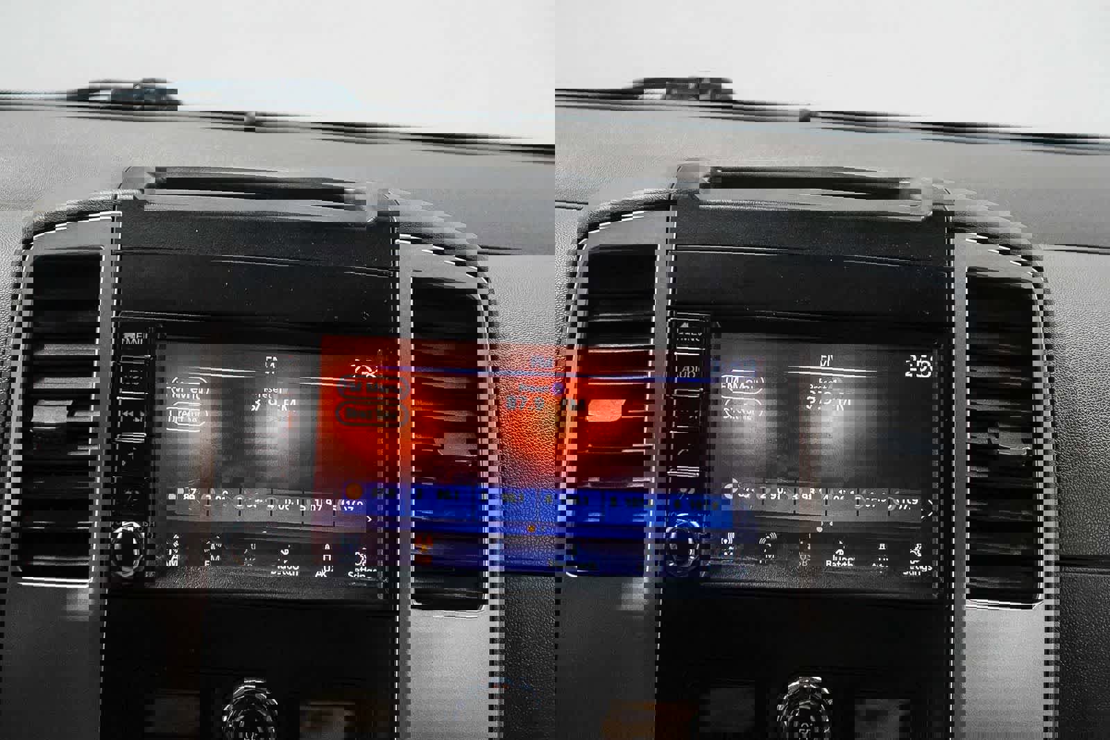 Used 2020 Nissan Frontier SV w/ Midnight Edition Floor Mats image 14