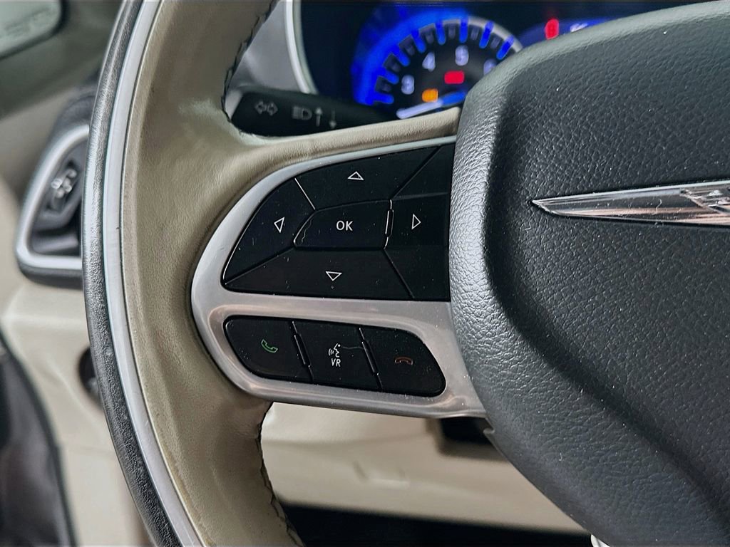 Used 2020 Chrysler Pacifica Limited image 25