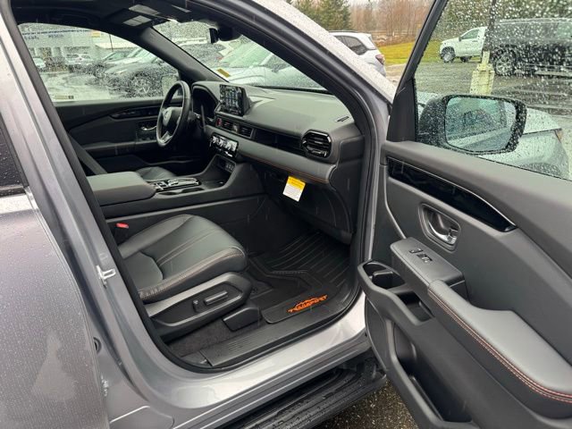 Used 2025 Honda Pilot TrailSport image 8