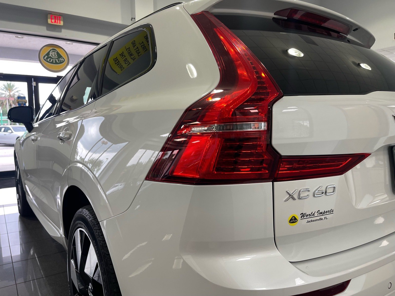 Used 2023 Volvo XC60 T8 Ultimate AWD/4WD image 14