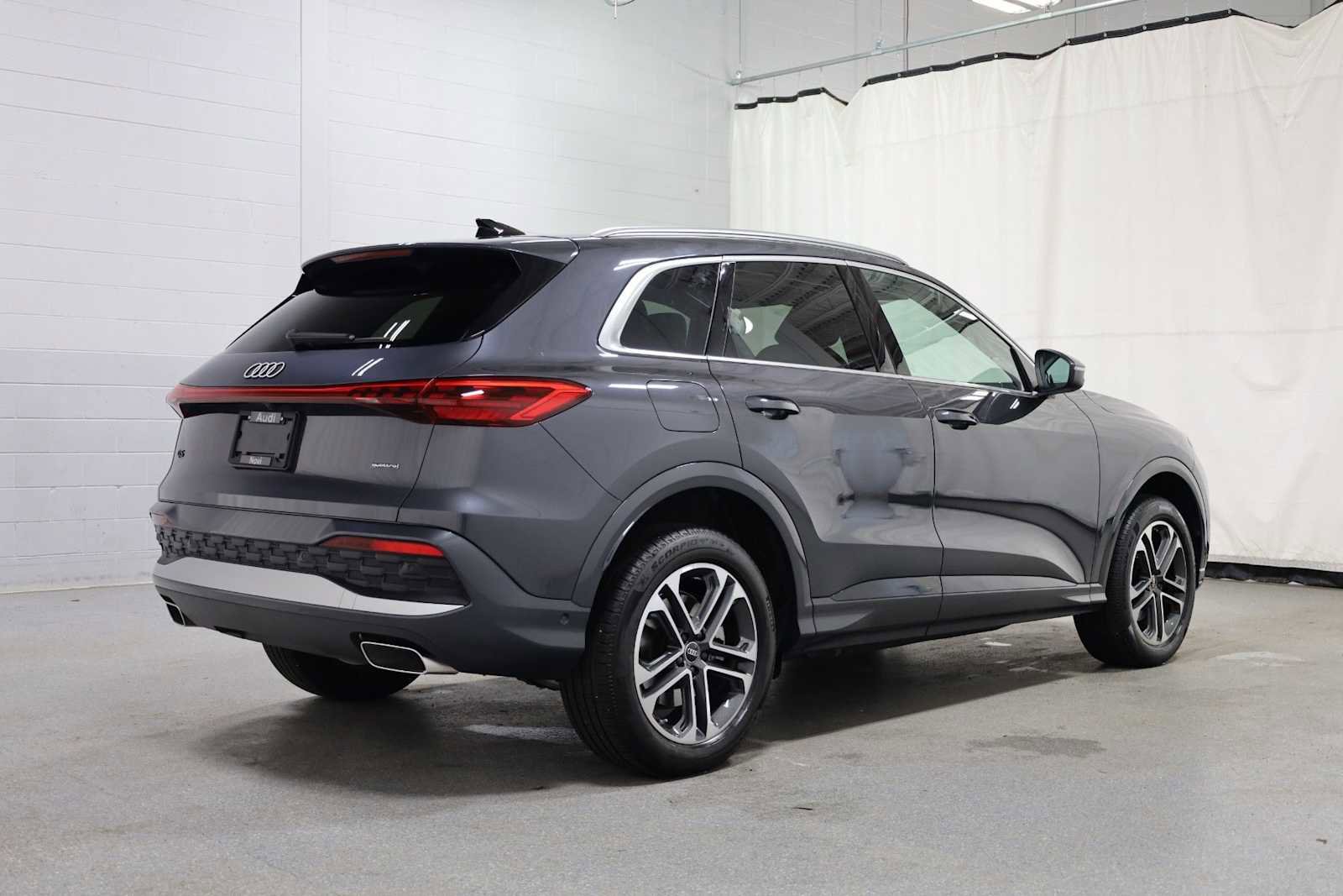 Certified 2025 Audi Q5 Premium Plus w/ Premium Plus AWD/4WD image 9