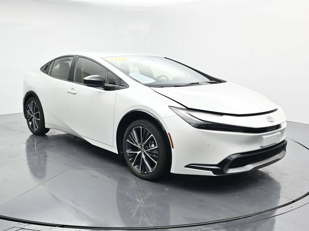 Used 2024 Toyota Prius XLE FWD image 2