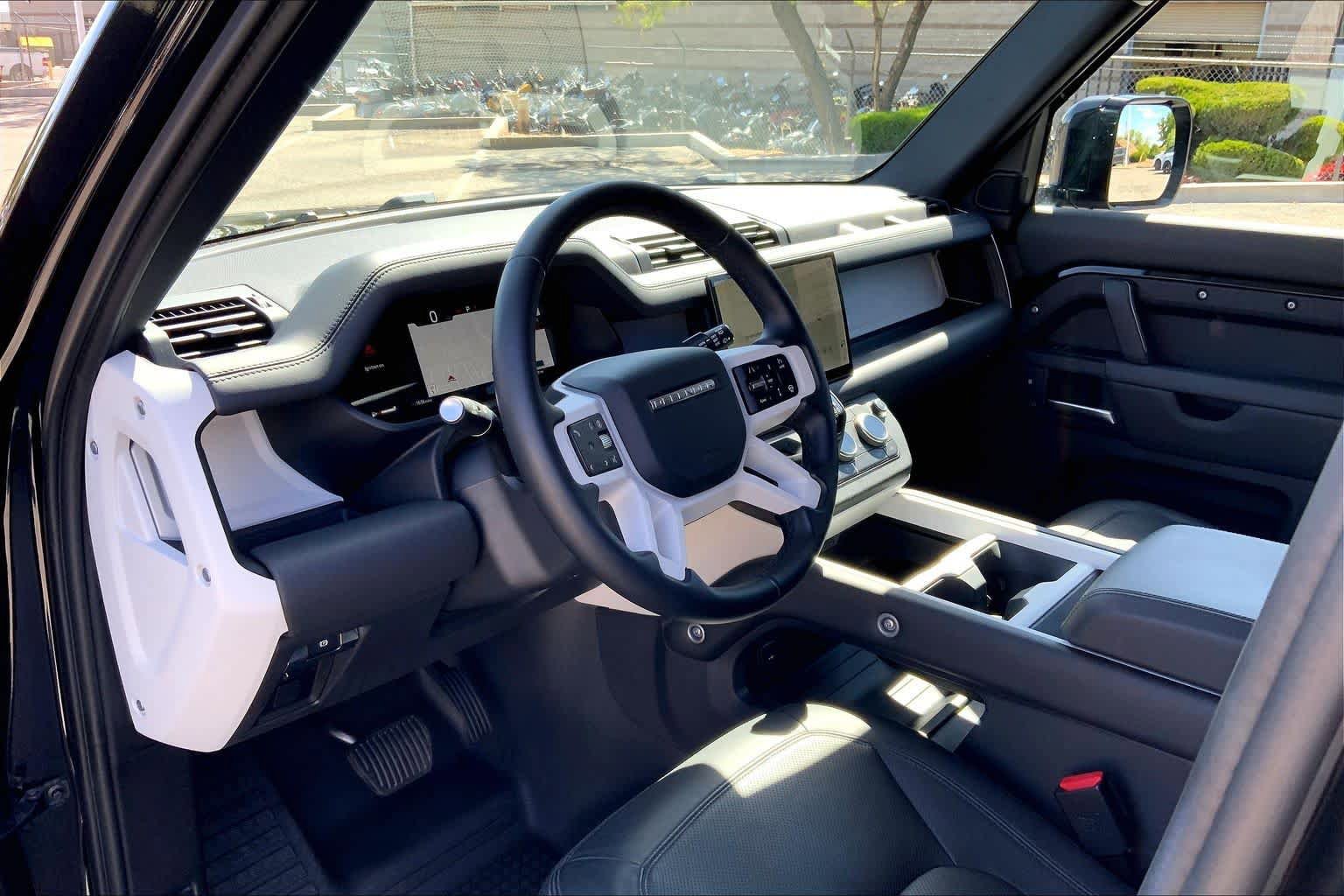 Certified 2025 Land Rover Defender 110 X-Dynamic SE image 16