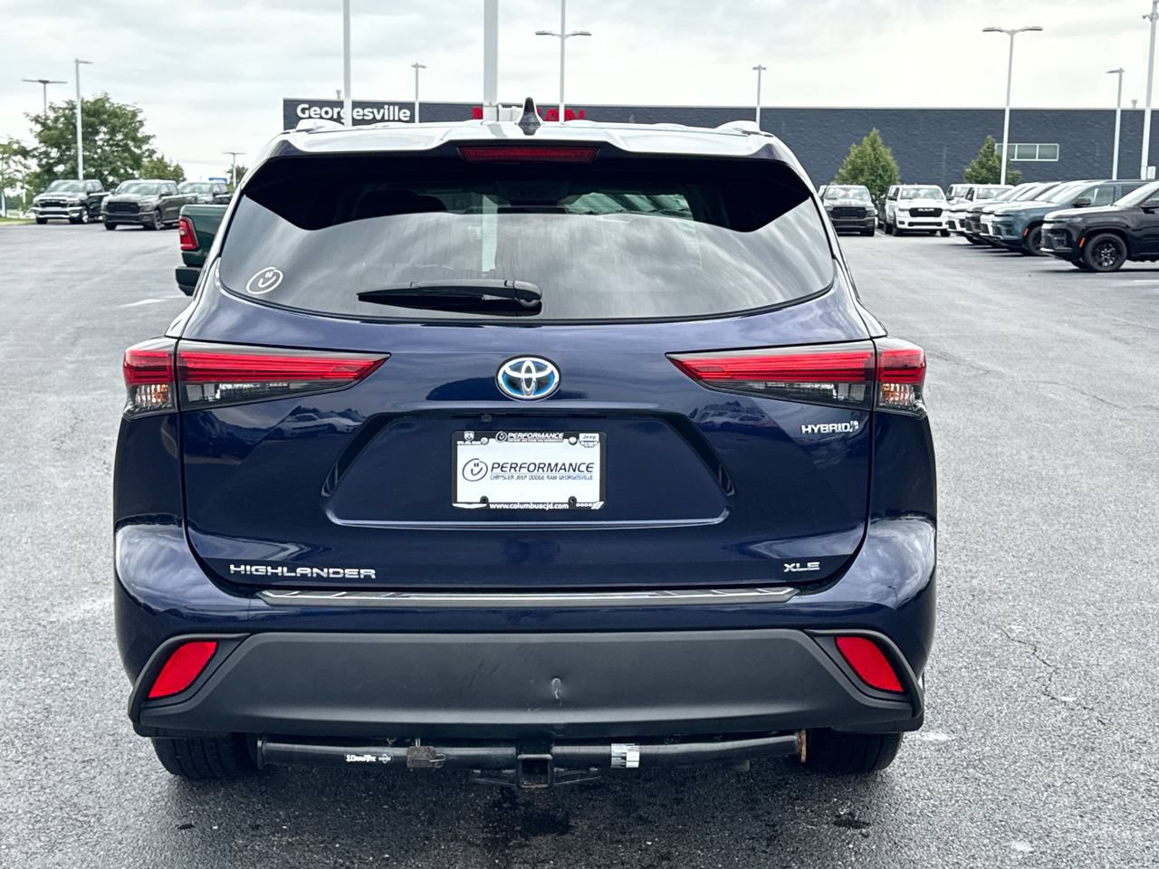 Used 2023 Toyota Highlander XLE AWD/4WD image 4