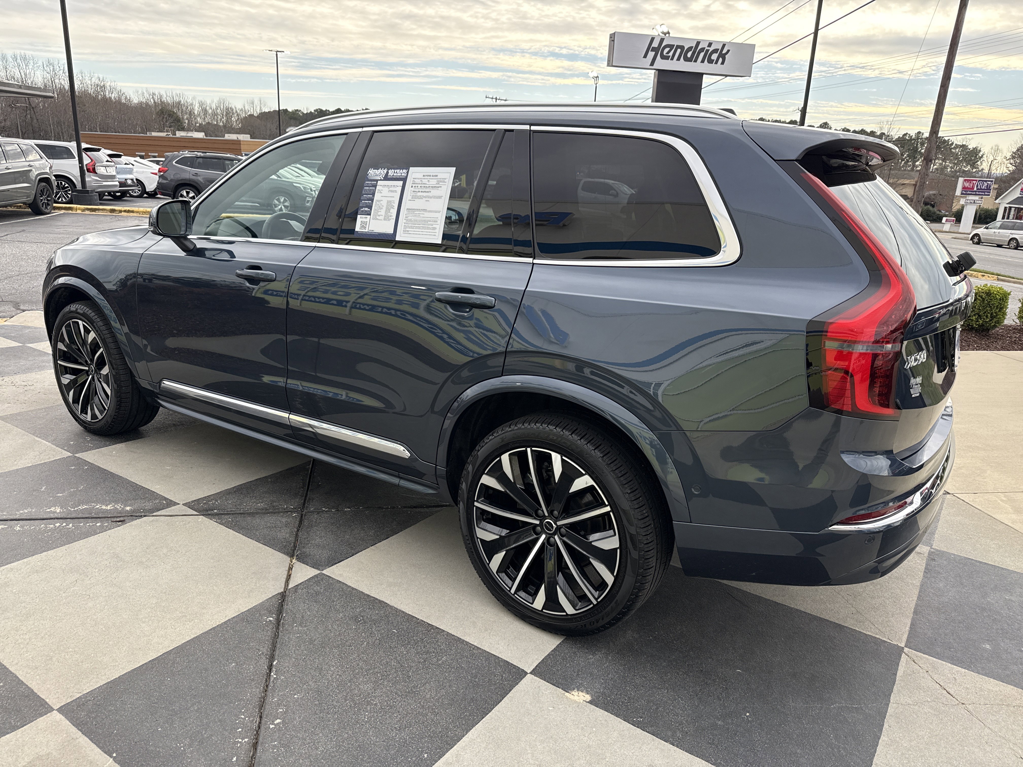 Used 2025 Volvo XC90 B6 Plus image 8