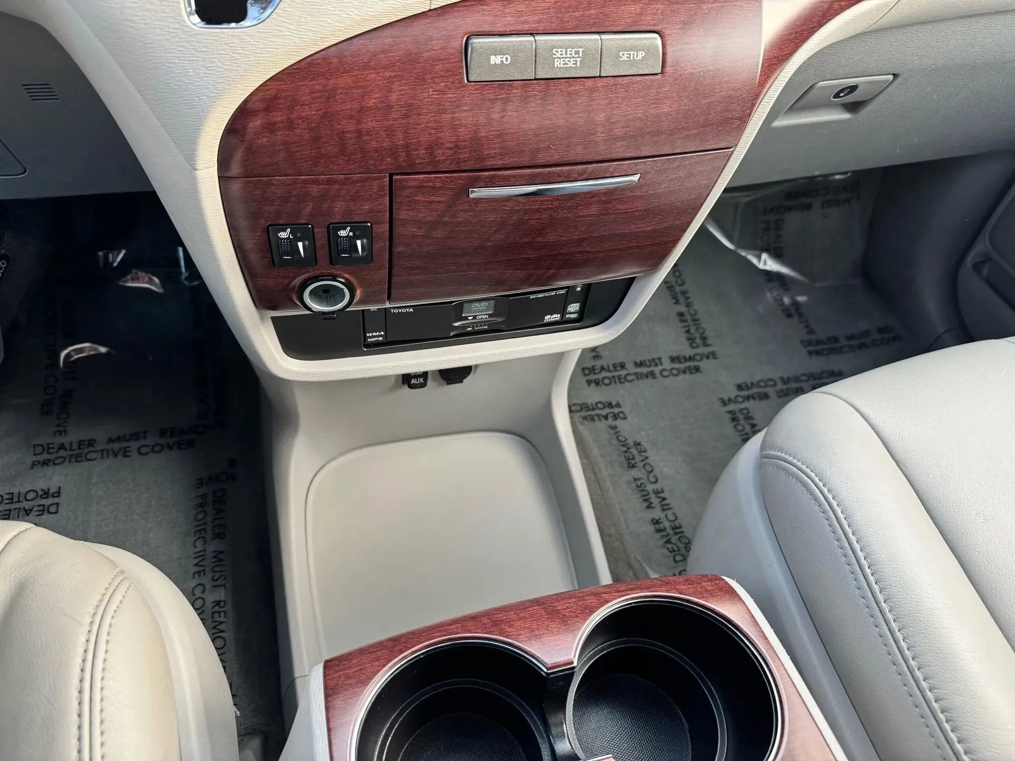 Used 2014 Toyota Sienna XLE w/ XLE Premium Package AWD/4WD image 32