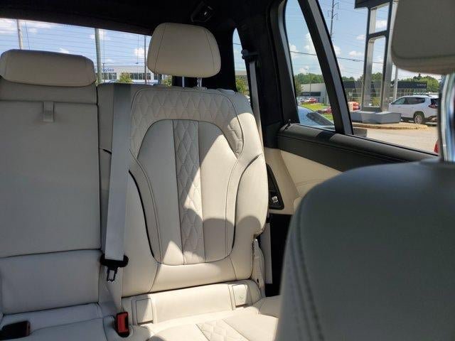 Used 2025 BMW X7 xDrive40i w/ M Sport Package AWD/4WD image 10