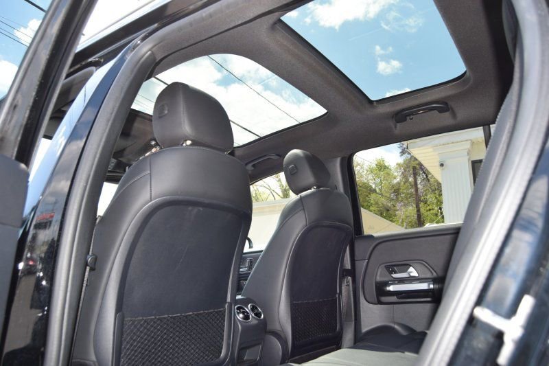 Used 2022 Mercedes-Benz GLB 250 4MATIC w/ Premium Package Lite image 33