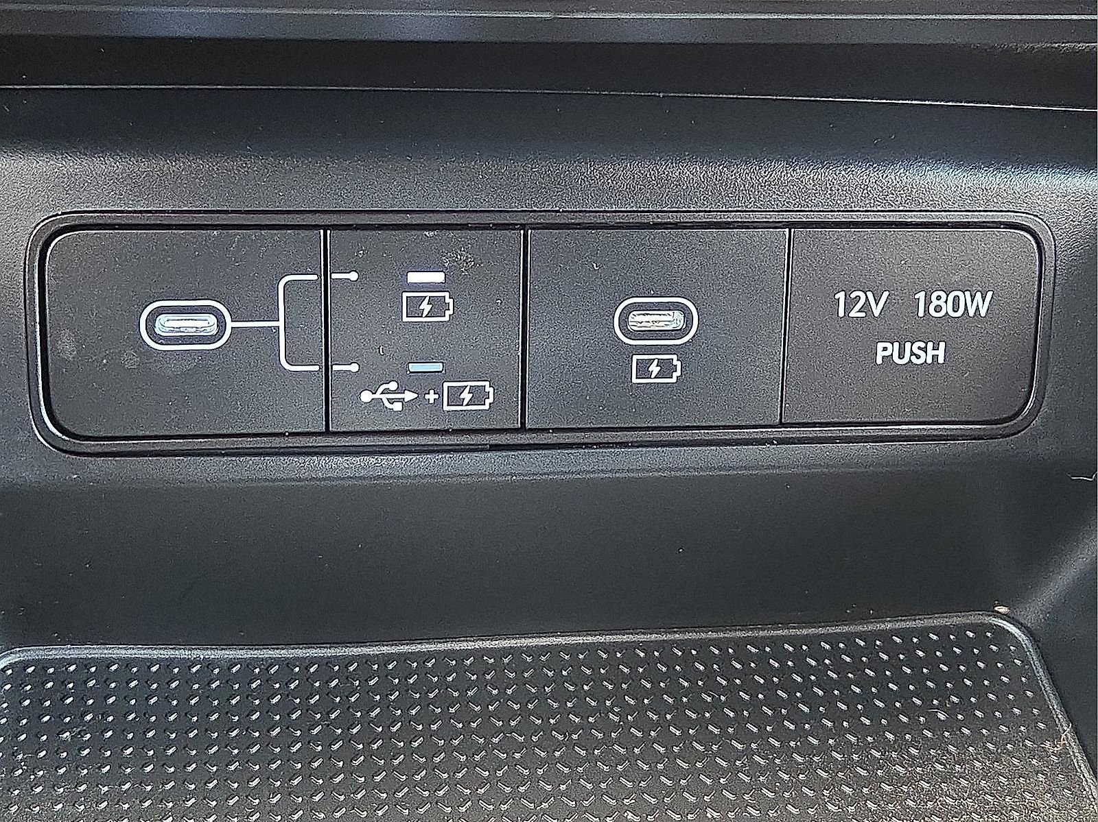 Used 2025 Hyundai Santa Cruz SE image 16