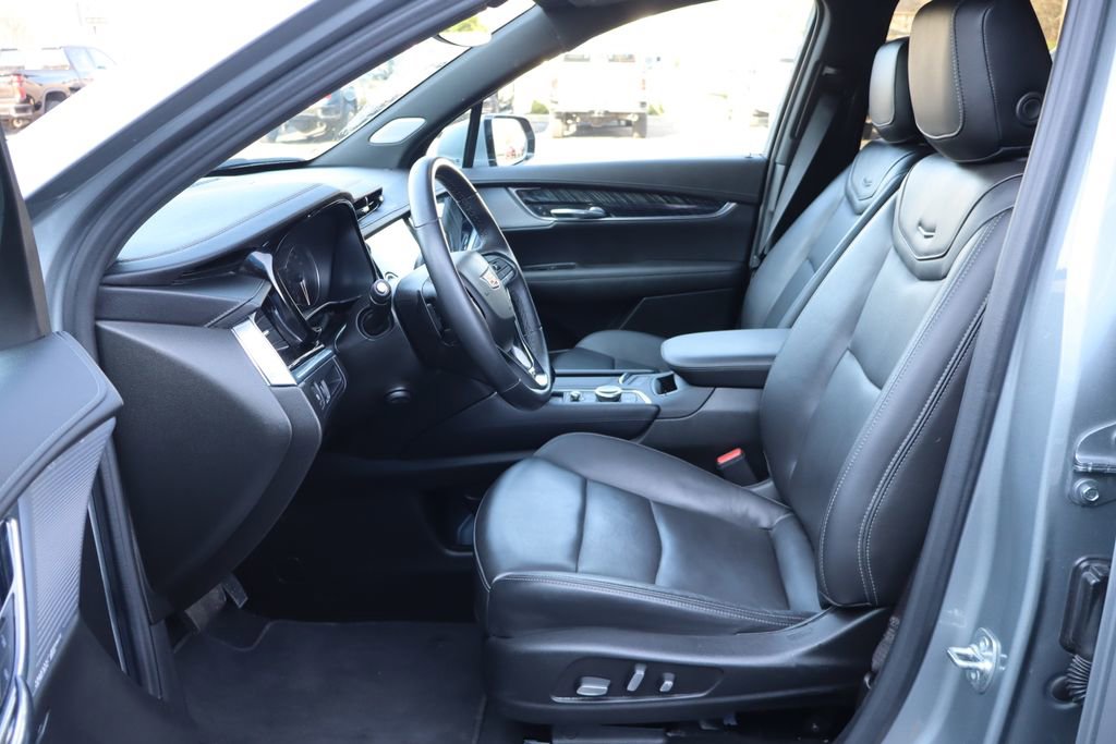 Used 2025 Cadillac XT6 Premium Luxury image 4