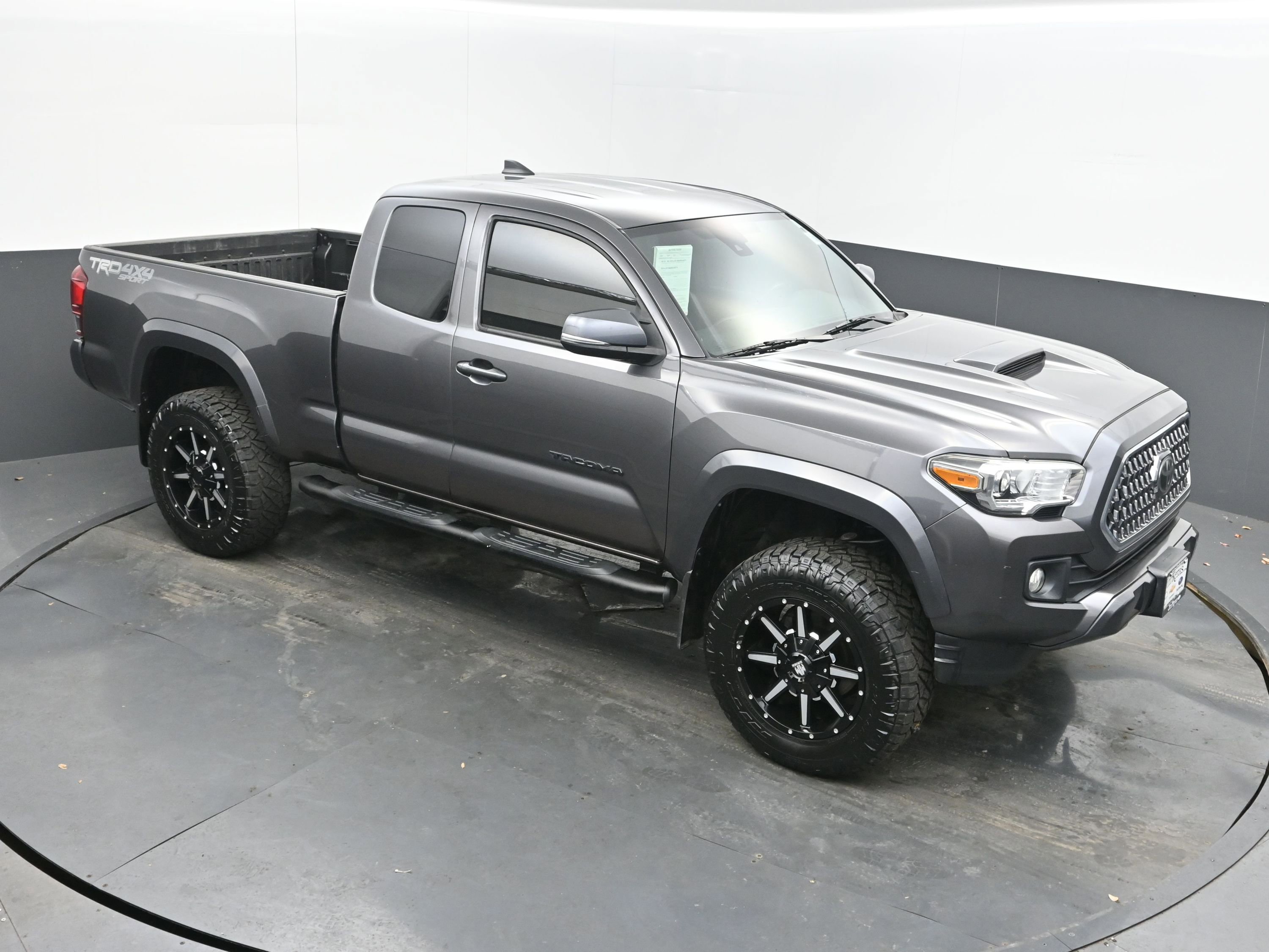 Used 2019 Toyota Tacoma TRD Sport w/ Technology Package image 26