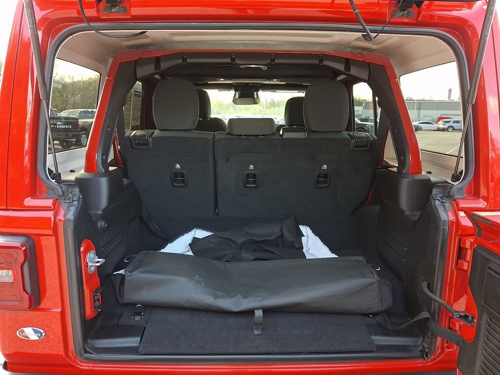 Used 2025 Jeep Wrangler Unlimited Sahara image 29