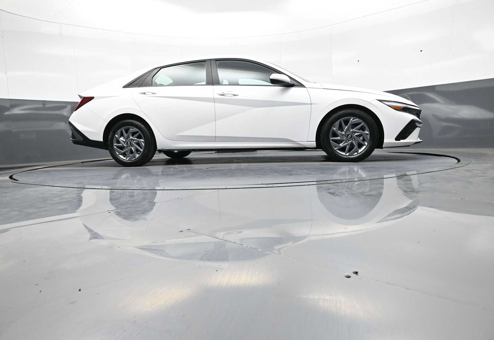 Certified 2024 Hyundai Elantra SEL FWD image 27