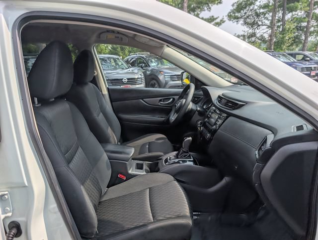 Used 2017 Nissan Rogue S w/ Appearance Package AWD/4WD image 9