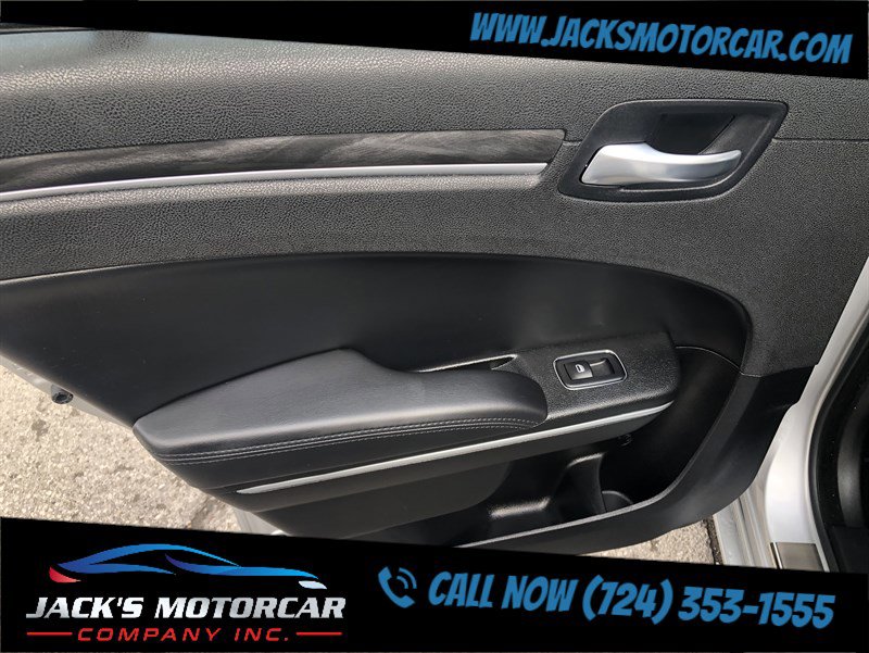 Used 2022 Chrysler 300 Touring w/ Sport Appearance Package image 21