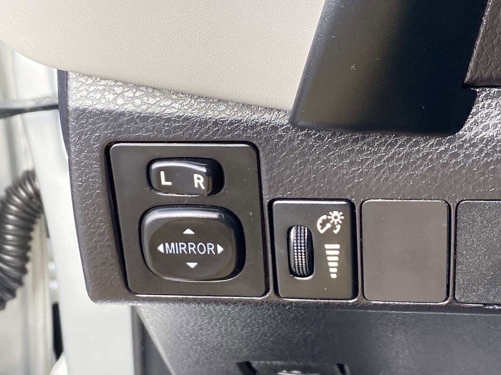 Used 2017 Toyota Corolla LE image 16